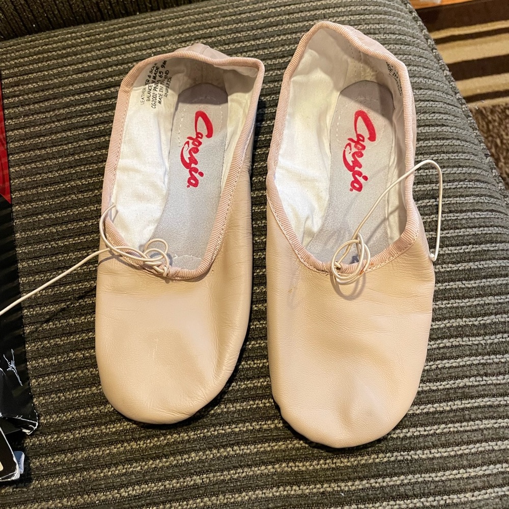Capezio Leather Split sole ballet shoes Size 9